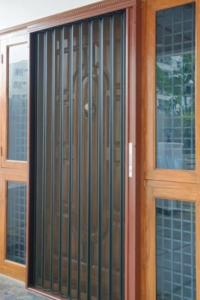 mesh door with lock key
